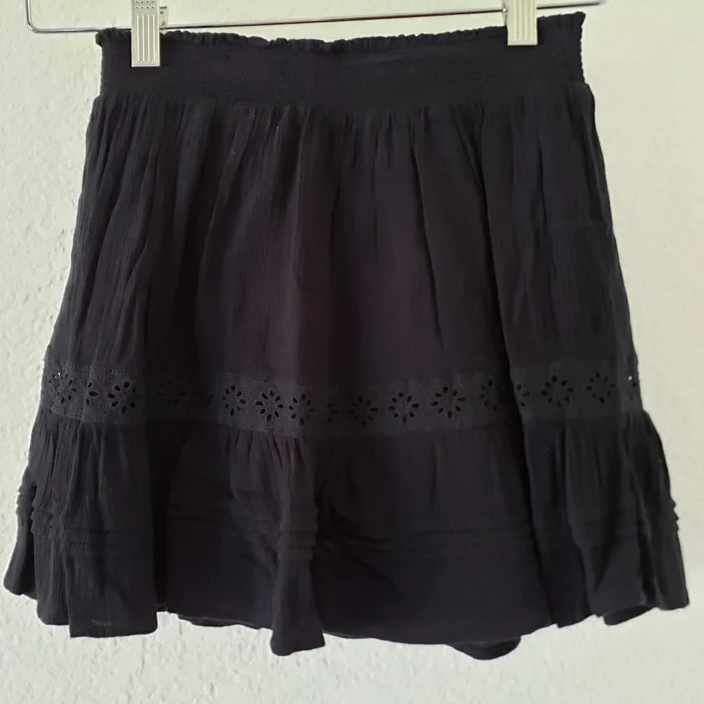 Gap Girls Black Skirt with Eyelet Trim and Elastic Waist - Size M